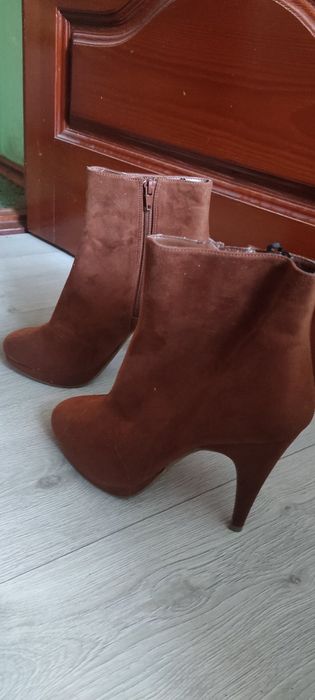 Продам жіночі чоботи.
