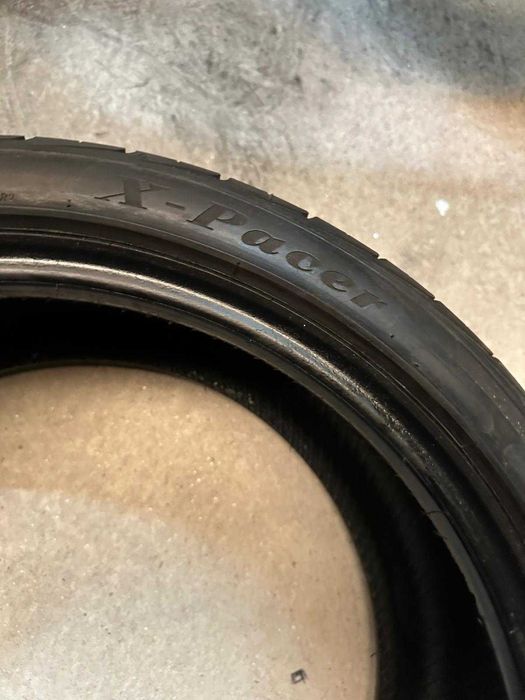35 - Pneu banoze 225/40 r18