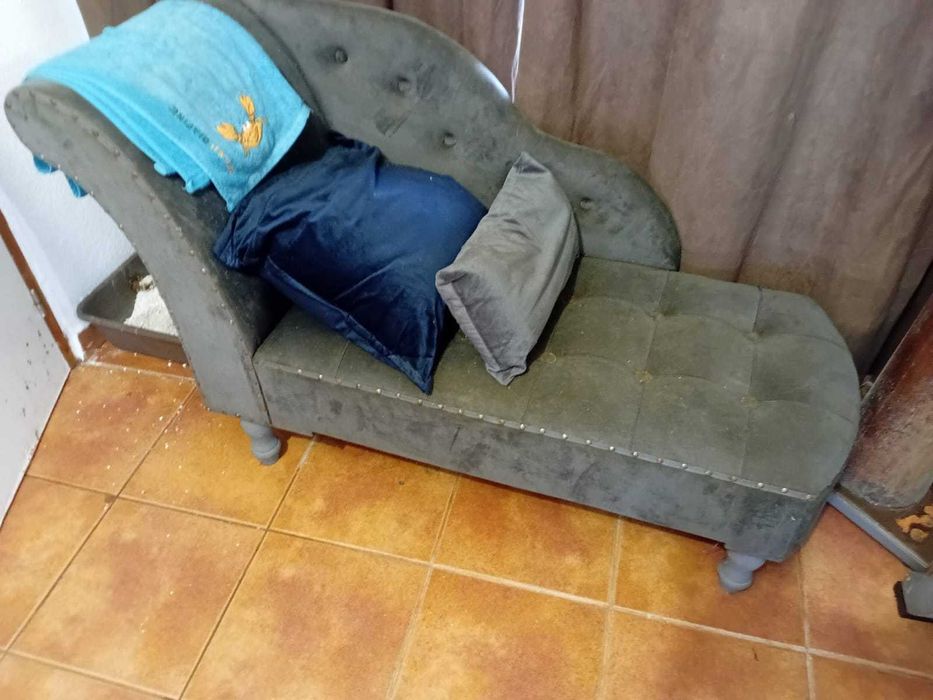 Pequena chaise longue em Alcantara cinza, 1,35m Ligeiramente usada