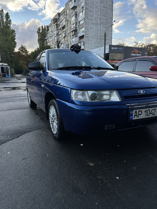 Продам Ваз 2110  1.6 газ,бензін 2004р гарна резина на 14р є і зима і літо!!
Мотор коробка працює добре. 2тисячі назад була заміна ремні грм масла в моторі, в коробкі, також перебрав всю ходову працює все на вишому рівні, також стоїть гарна музика 
Авто на кожен день сів і поїхав, любий вид переоформлення, телефонуйте.
Реальному покупцю торг біля капота