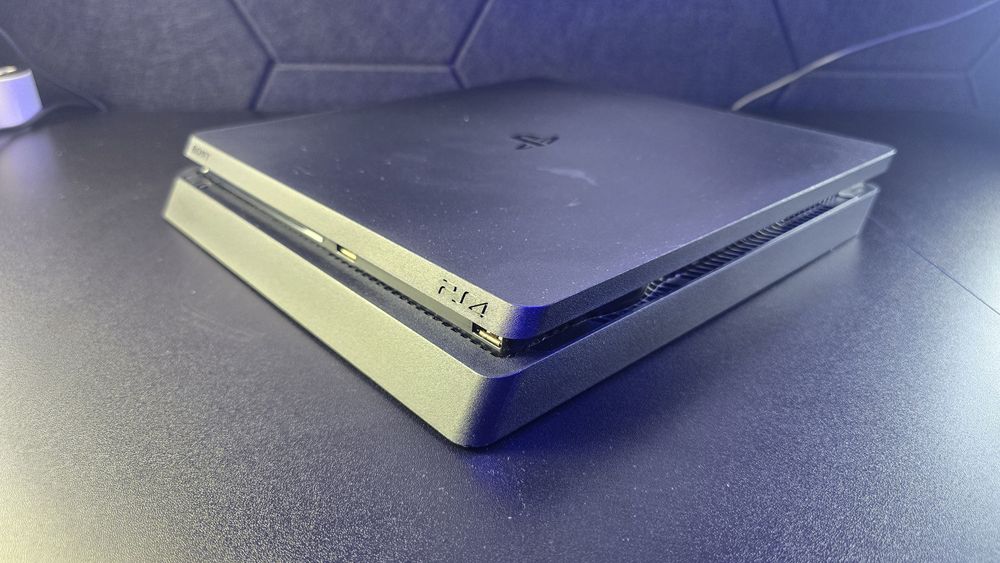 PS4 Slim 1TB | Comando Novo | Pack Completo | Lisboa