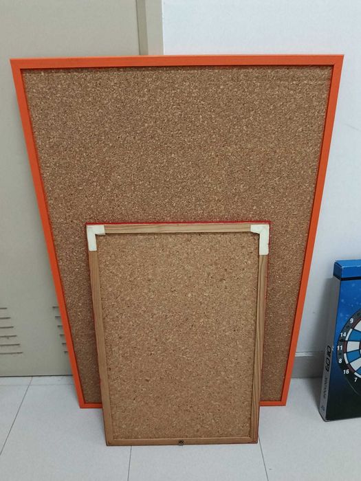 Pack 2 Quadros de Cortiça (Grande Moldura Laranja + Pequeno Madeira)