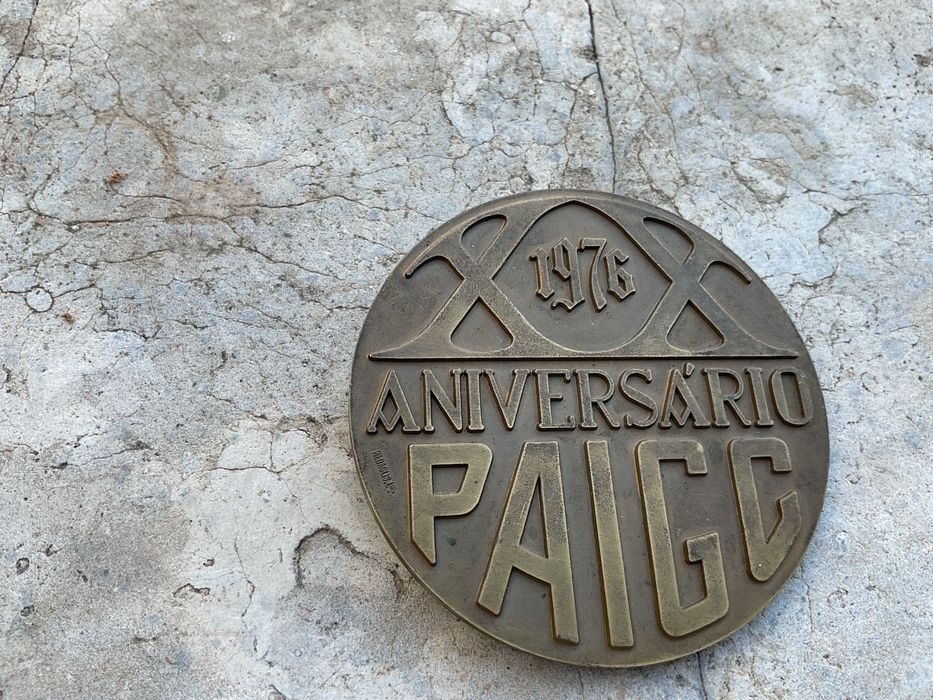 Medalha em bronze de AMÍLCAR CABRAL  .