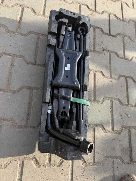 Zestaw do wymiany koła zapasowego Ford Transit Custom Mk8