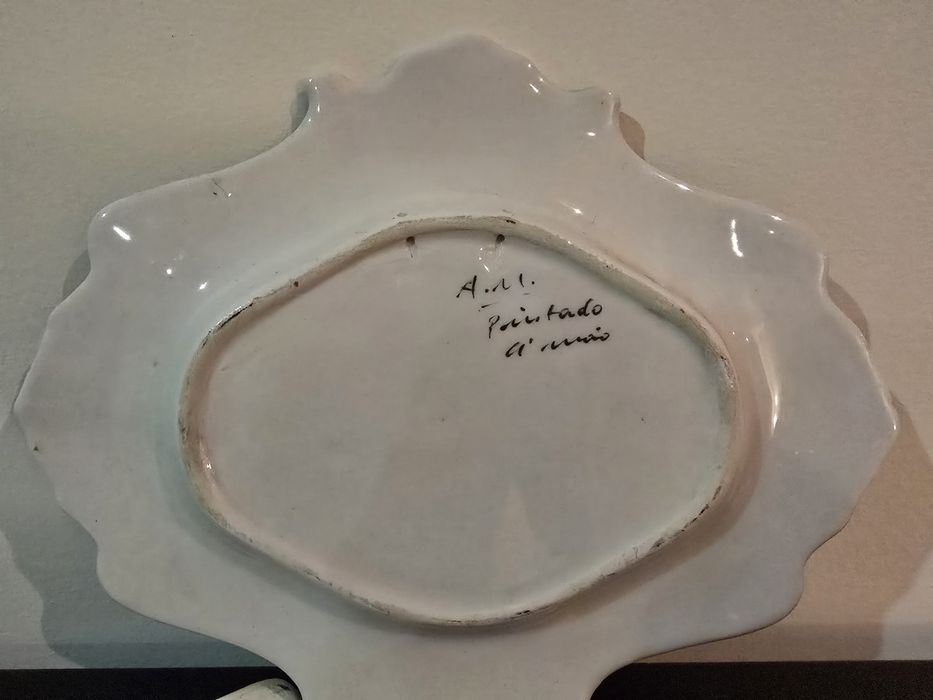 Artigos em cerâmica alusivos ao FCPorto pintados à mão. 
Preço para o