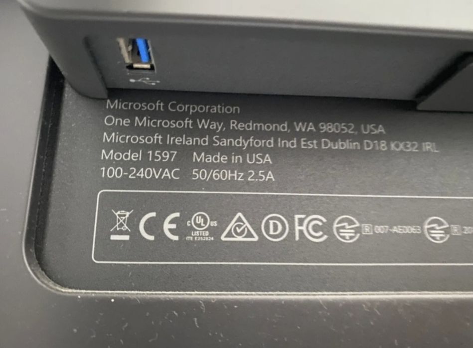 Microsoft 1597 - 55" Surface Hub445634310802001923