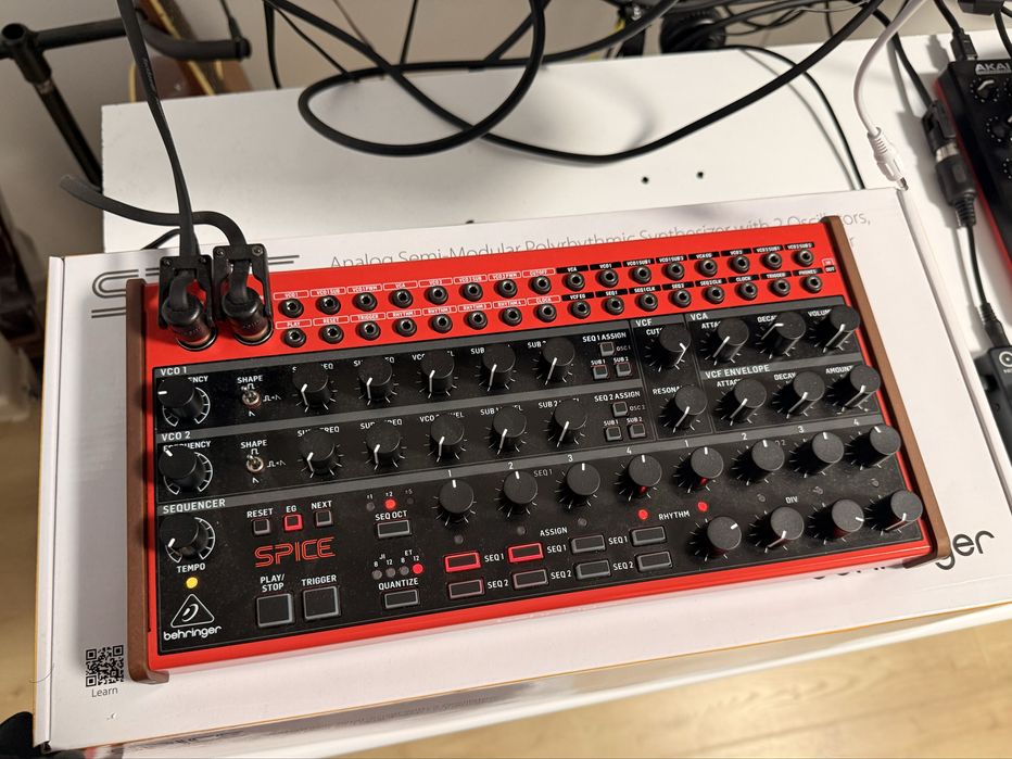 Behringer Spice (аналог Moog Subharmonicon)