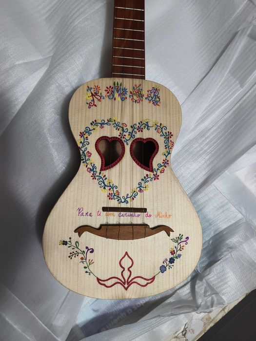 Cavaquinho português dois coraçoes