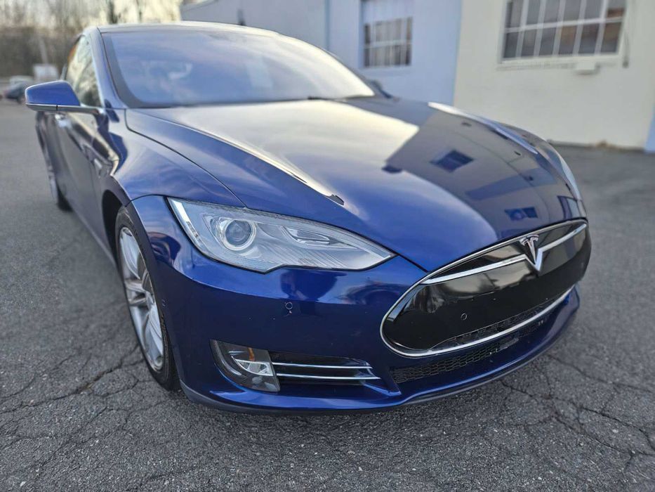 Tesla Model S 90D      2015