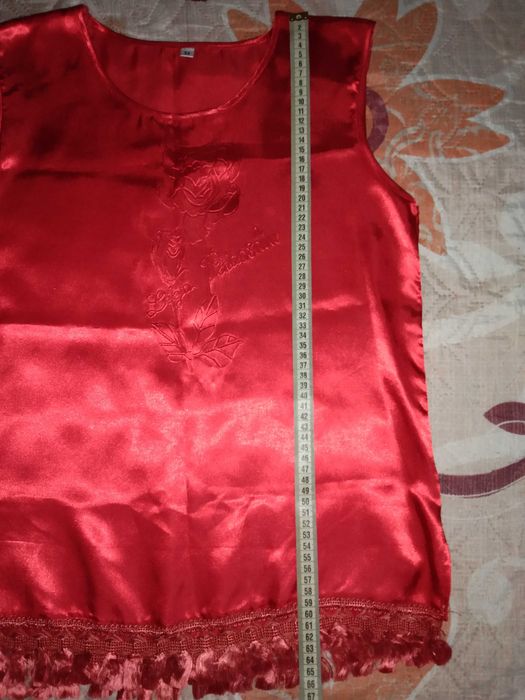 Блуза(майка) атласная красная р.46-48, в хорошем состоянии