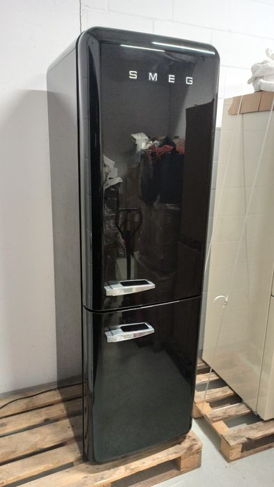Lodówka SMEG FAB32RBL3 czarna, używana, sprawna