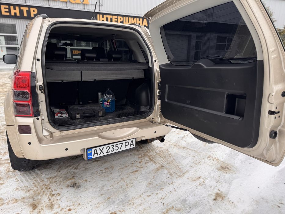 Продается SUZUKI GRAND VITARA 2008 год  рестайлинговая 2.4 бензин 4x4