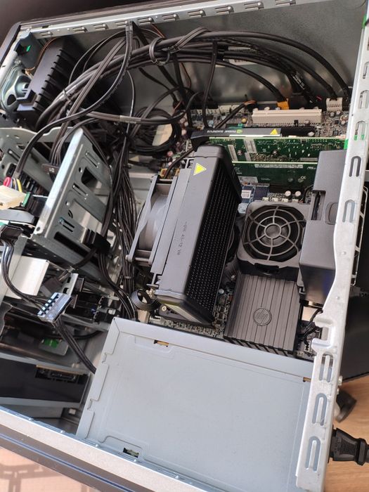 HP Z420 Workstation | 6 rdzeni / 12 wątków | 112 GB RAM | SSD | Quadro