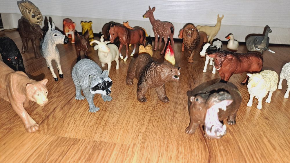 Ігрові фігурки тварин