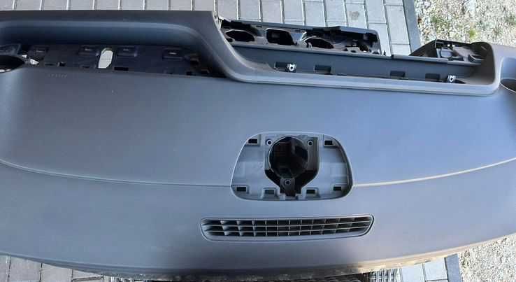 Deska rozdzielcza konsola mercedes B klasa