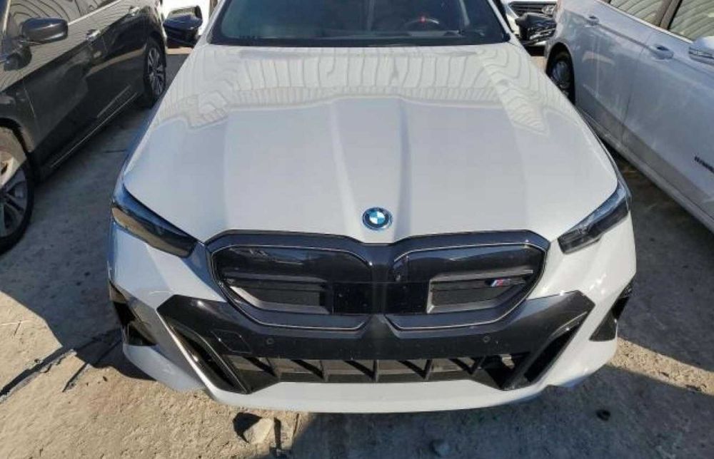 BMW i5 G60  бампер передній задній, б/у запчастини розборка