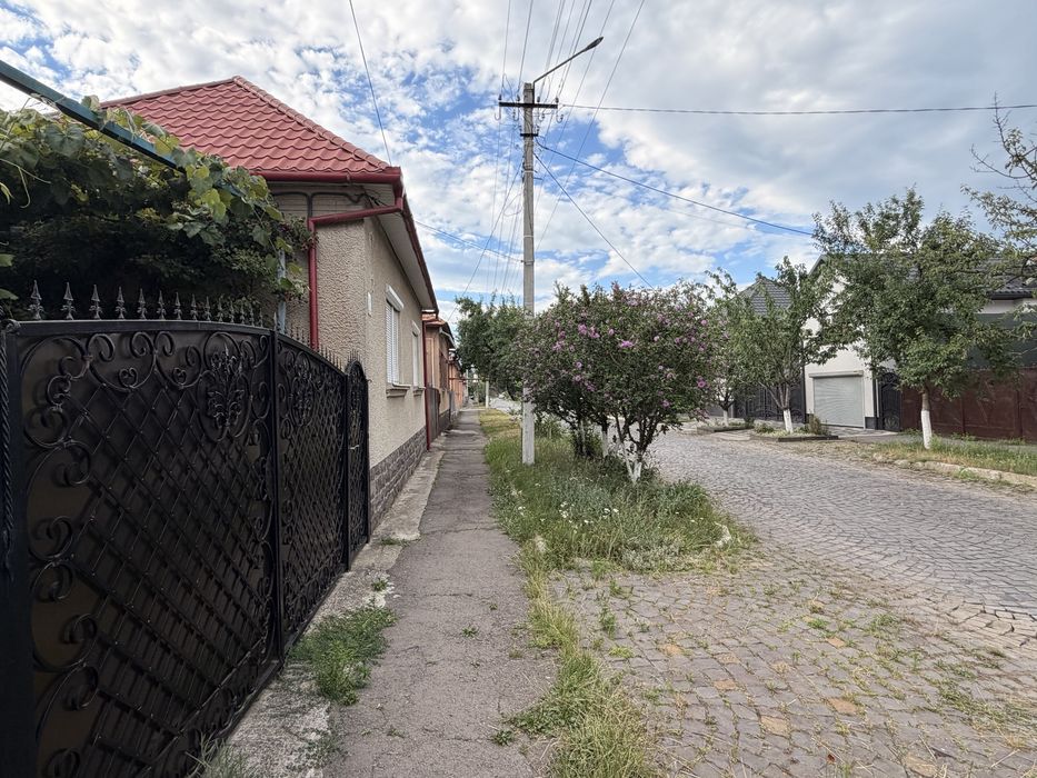 Будинок затишна вулиця Підгоряно