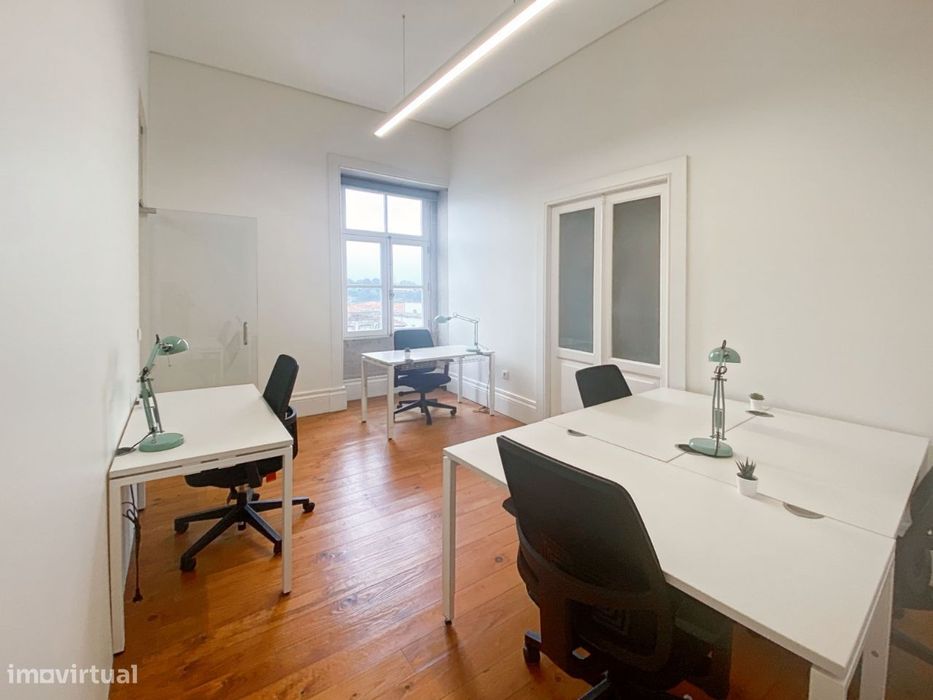 Espaço de escritório privativo para 3 pessoas em Regus Porto S. Bento