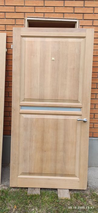 Дерев'яні двері з коробками