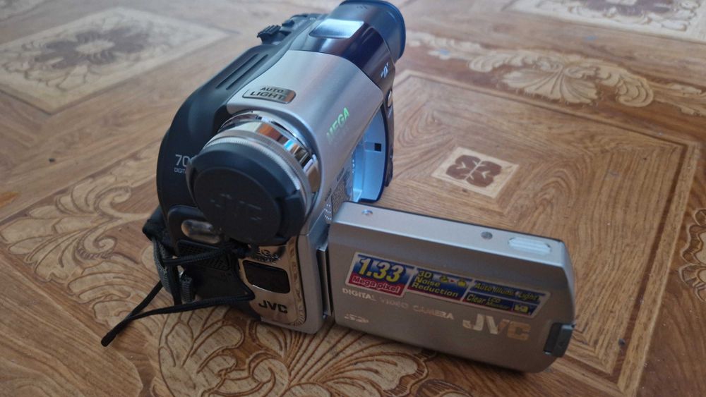 Видеокамера фирмы JVC