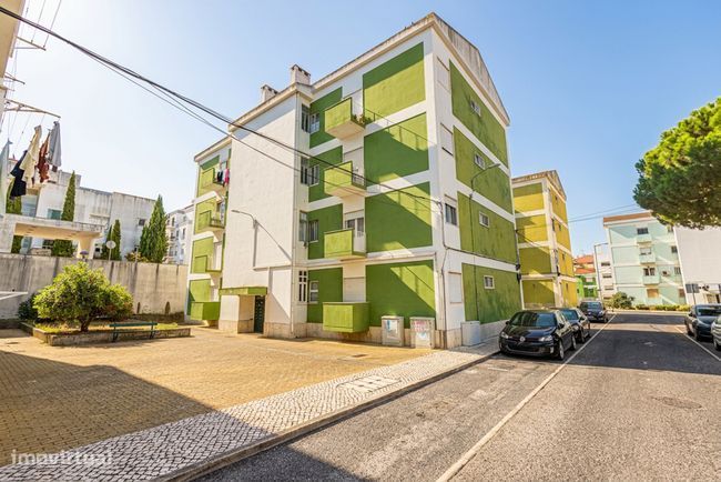 Apresento apartamento T3 com 2 varandas, localizado em Azambuja
