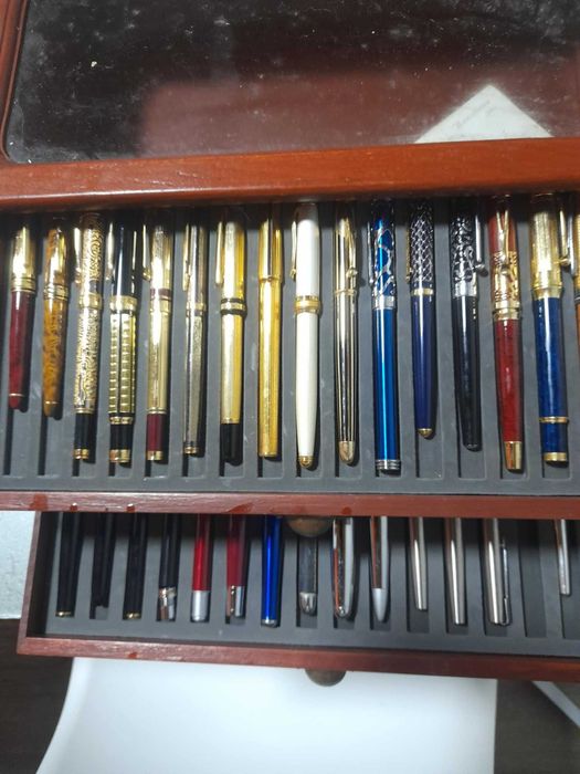 Coleção de 47 Canetas