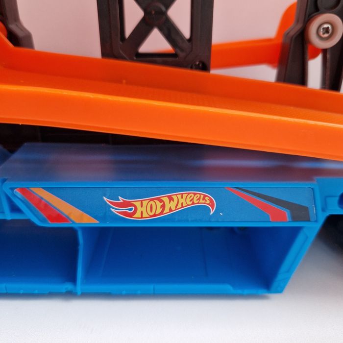 Hot Wheels Хот Вілс Автовоз Транспортер Крутий спуск City Lift & Launc