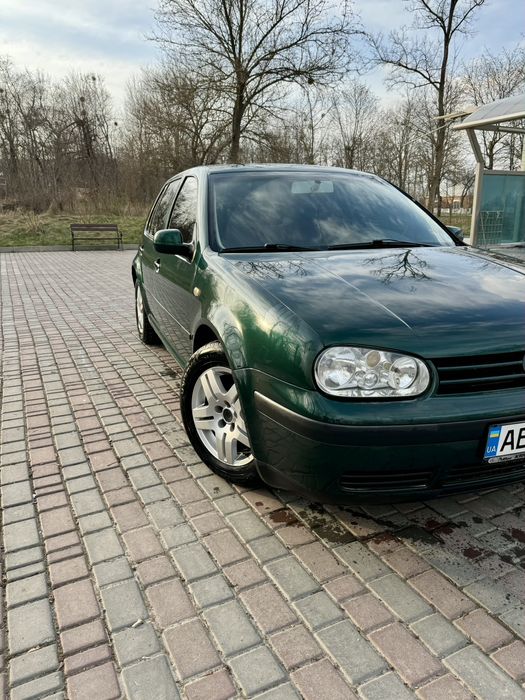 Продам Volkswagen Golf 1.6 2000р