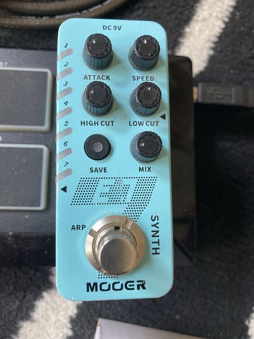 Mooer synth pedal