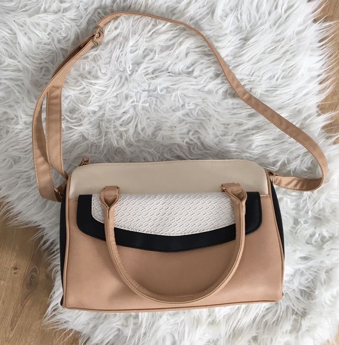 Torebka kuferek z paskiem