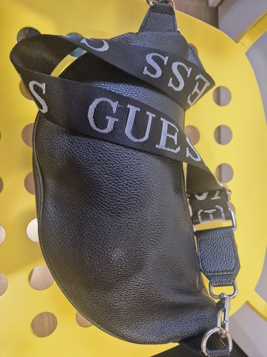 Nerka saszetka Guess