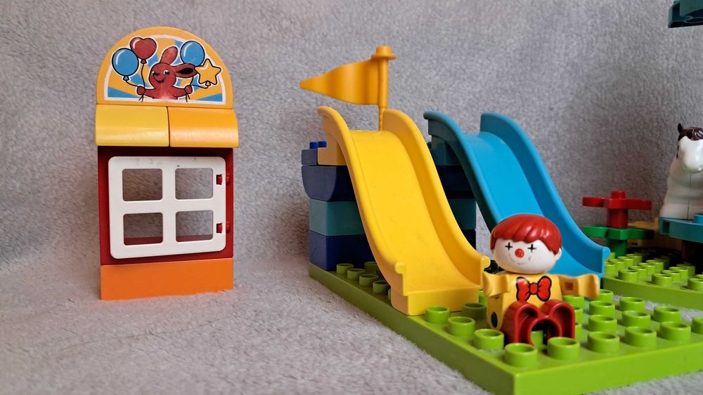 LEGO DUPLO 10841 Wesołe miasteczko + 6 figurek + karuzela