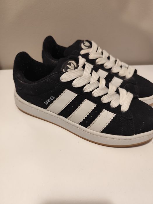 Adidas.    campus