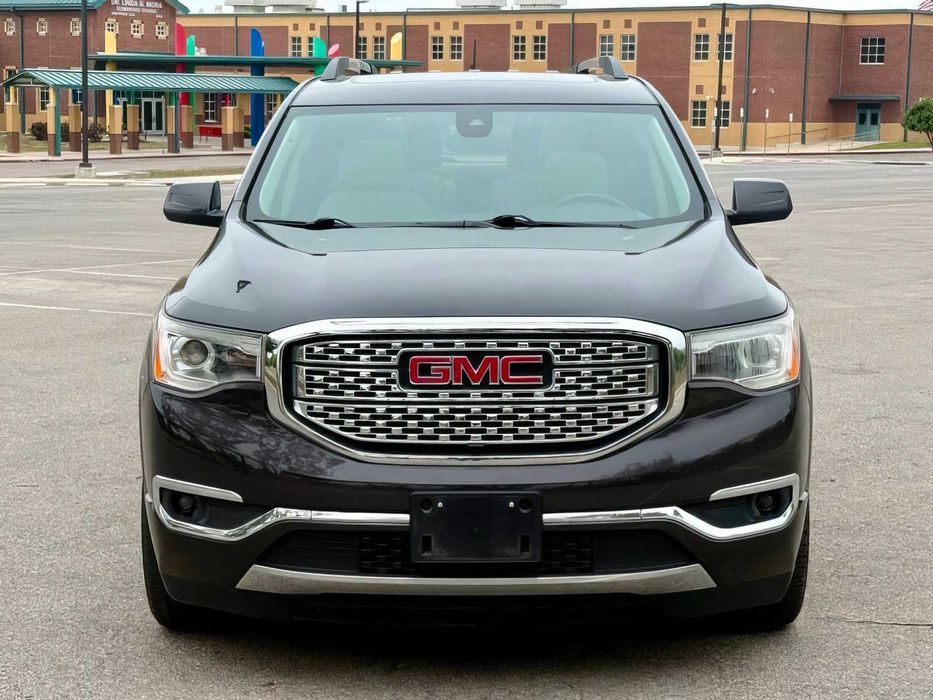GMC Acadia Denali      2018