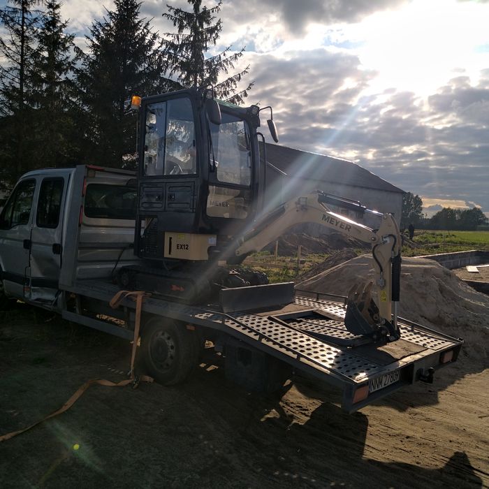Wynajem minikoparki z osprzętem, transport na miejsce