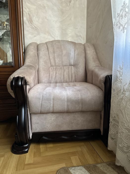 Диван, 2 крісла, 2 пуфи