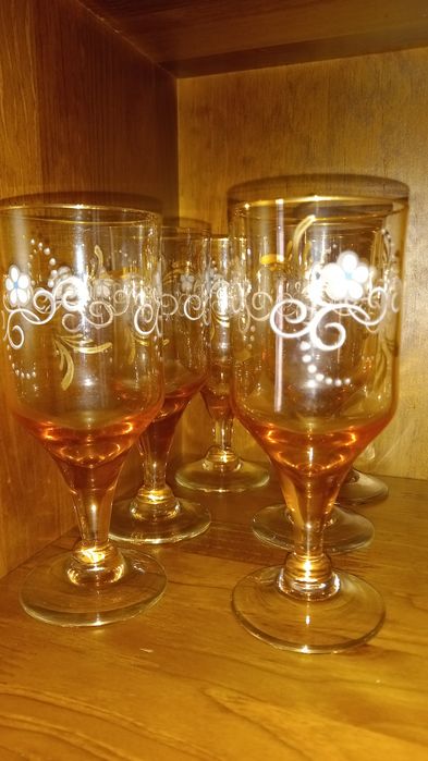 Vendo 6 copos para vinho  nunca usados entrego em maos