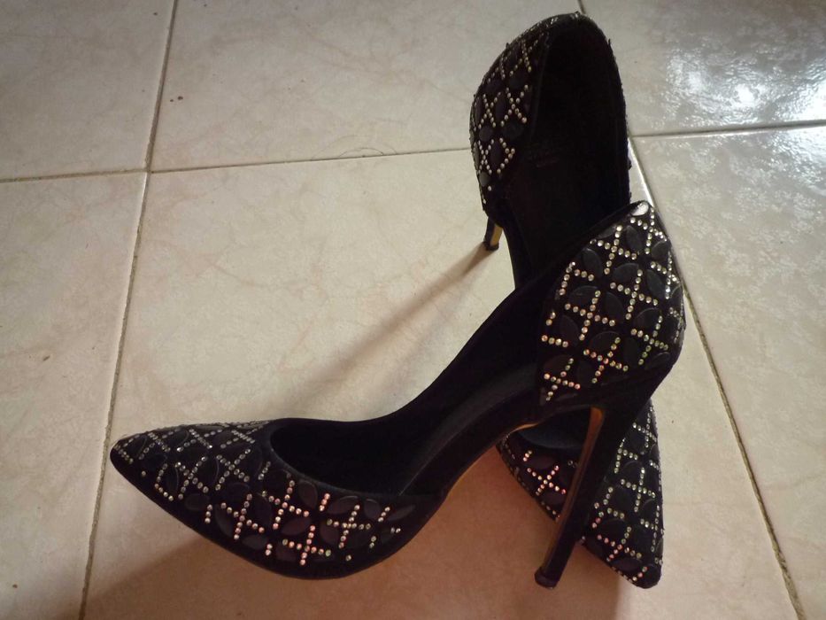 Sapatos Pretos com brilhantes de Salto Alto nº 36 salto com 10cm Novos