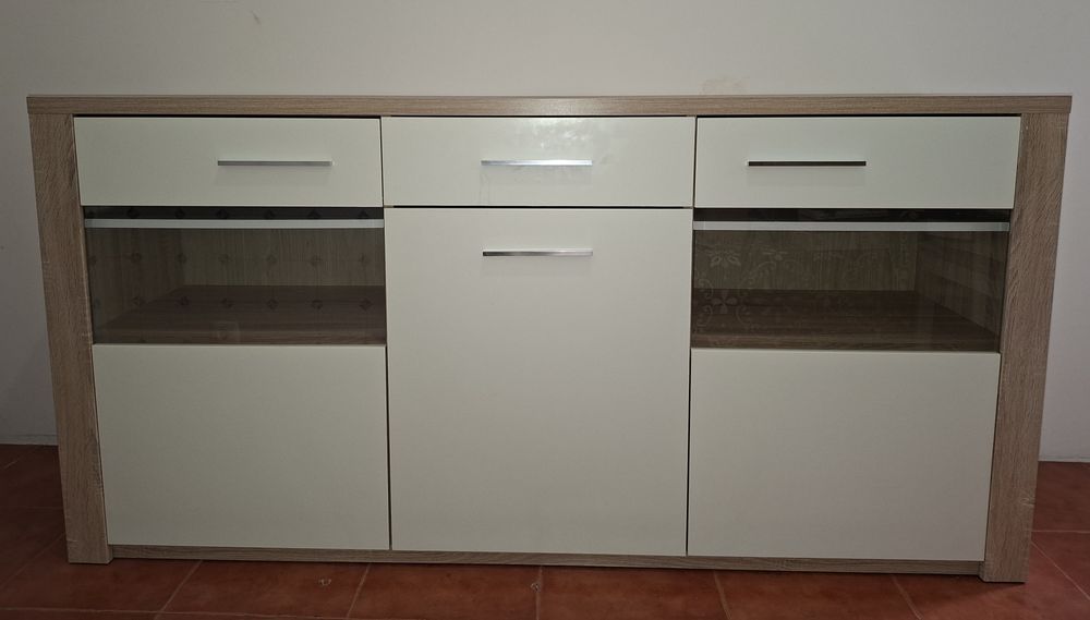 Aparador (Móvel de Sala)