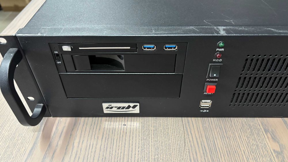 Obudowa komputera RACK