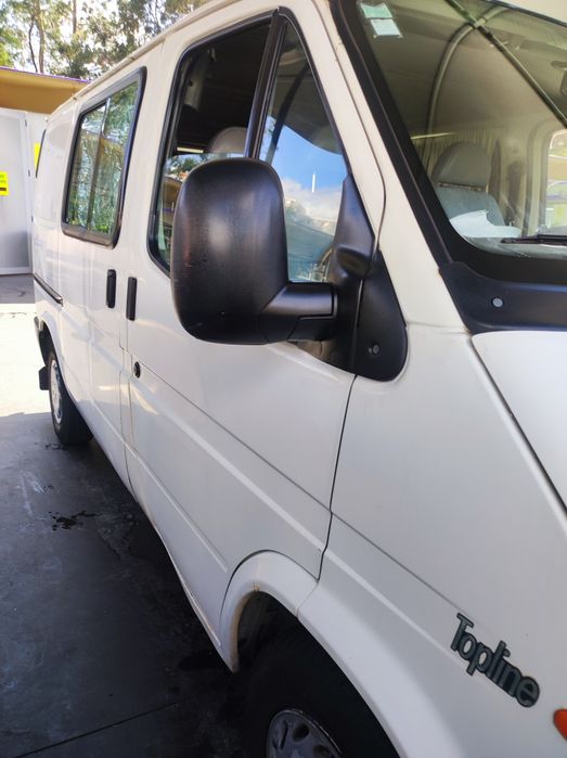 Vendo Carrinha Ford Transit, ano 2000.Adaptada  a campervan/7 lugares