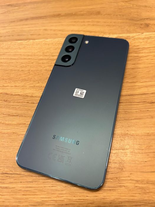 Samsung S22 + 256gb cały zestaw plus parę etui i szkieł ochronnych, za