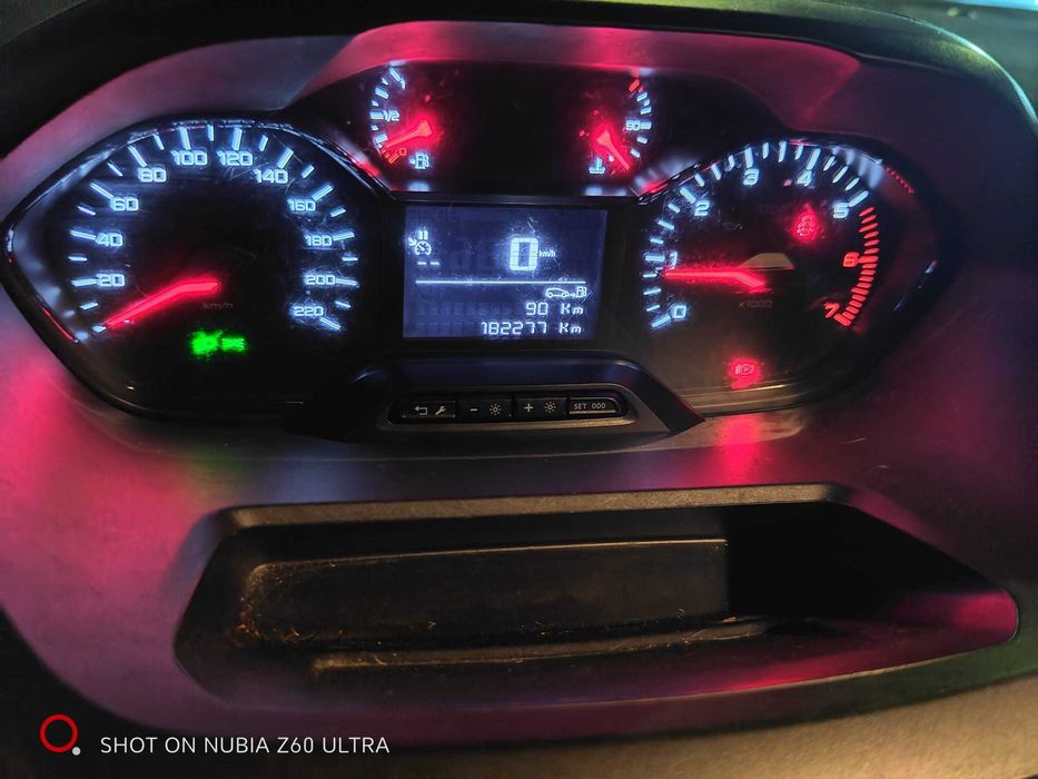 Peugeot Partner BlueHDI 100 BVM5 Premium