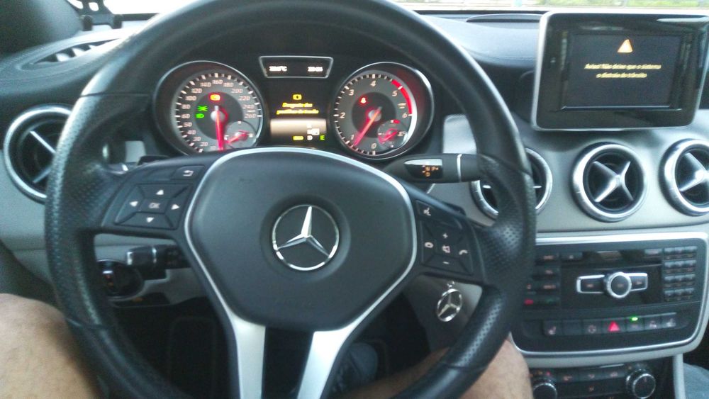 Mercedes-Bens Cla 220 cdi