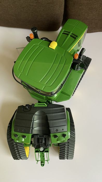 Іграшка Bruder Трактор John Deere 9620RX на гусеницях