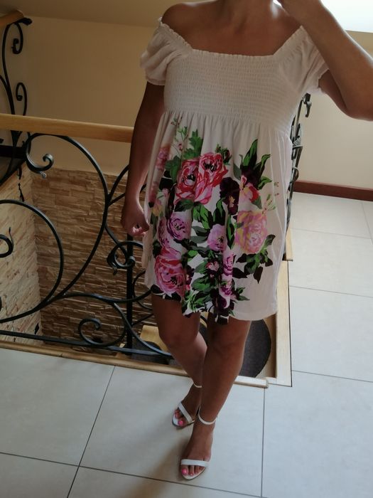 Sukienka w kwiaty H&M r. S