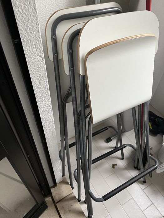 3 High-back stools. Foldable. White