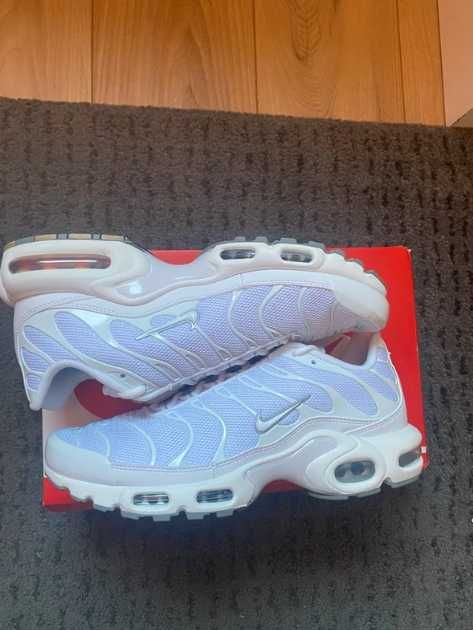 Białe buty sportowe Nike Air Max Plus, amortyzacja Air Max, styl uliczny TC5. R.43