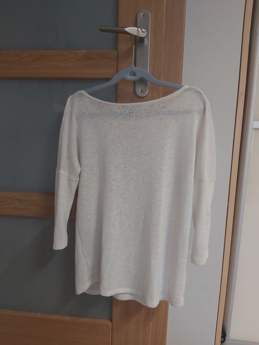 Biały sweterek oversize
