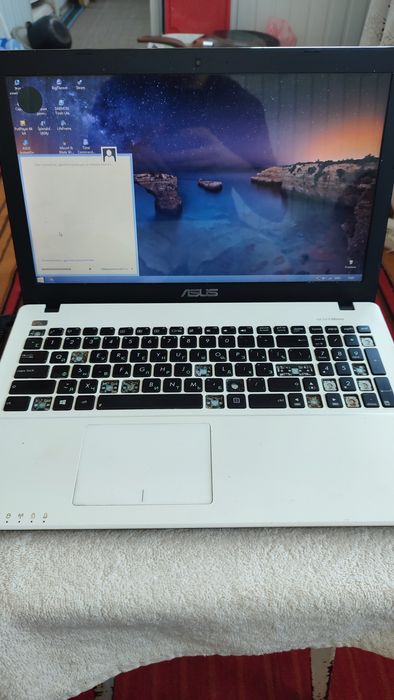 Ноутбук asus x550c